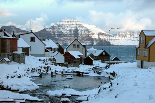 Gjógv,_Faroe_Islands_(winter_2)