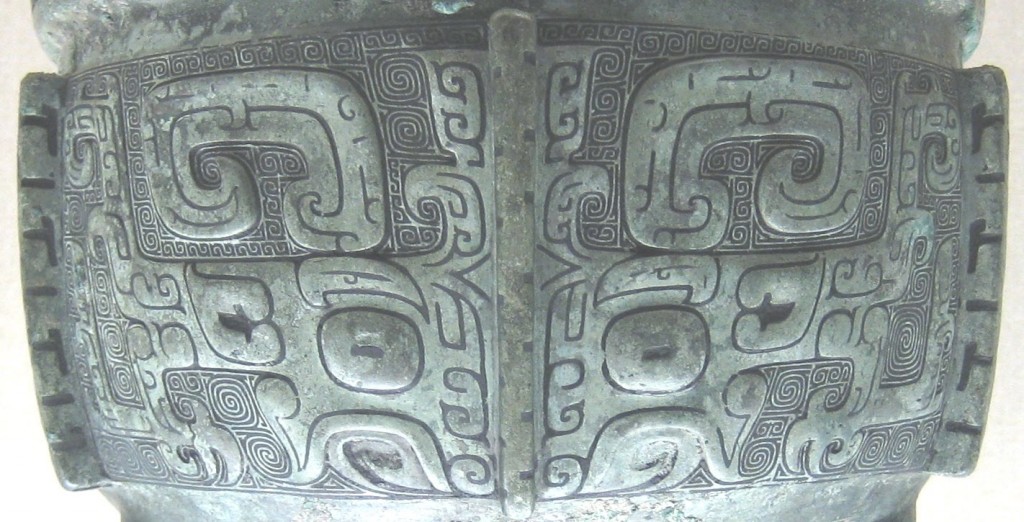 Taotie Ding Masque taotie sur la couverte d'un ding en bronze de la dynastie Shang