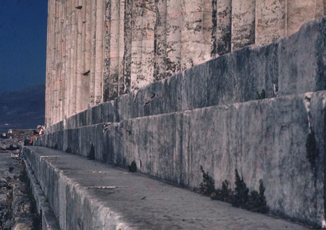 stylobate incurvé du Parthénon d'Athènes